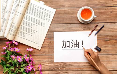抗击新冠疫情致敬逆行者专题作文